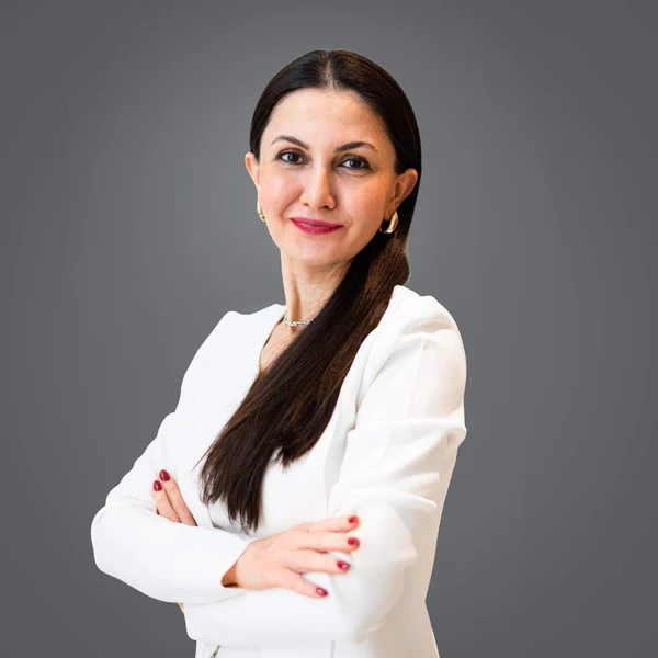 Dr. Elif Basol